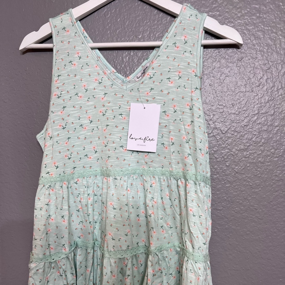 Love, Fire Sage Green Allover Floral Print Ruffle V-neck Tank Top Sz XL NWT